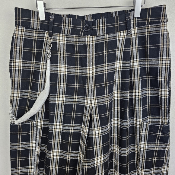 Forever 21 Plaid Wide Leg Cargo Pants with Detachable Chain NWOT - Picture 1 of 10